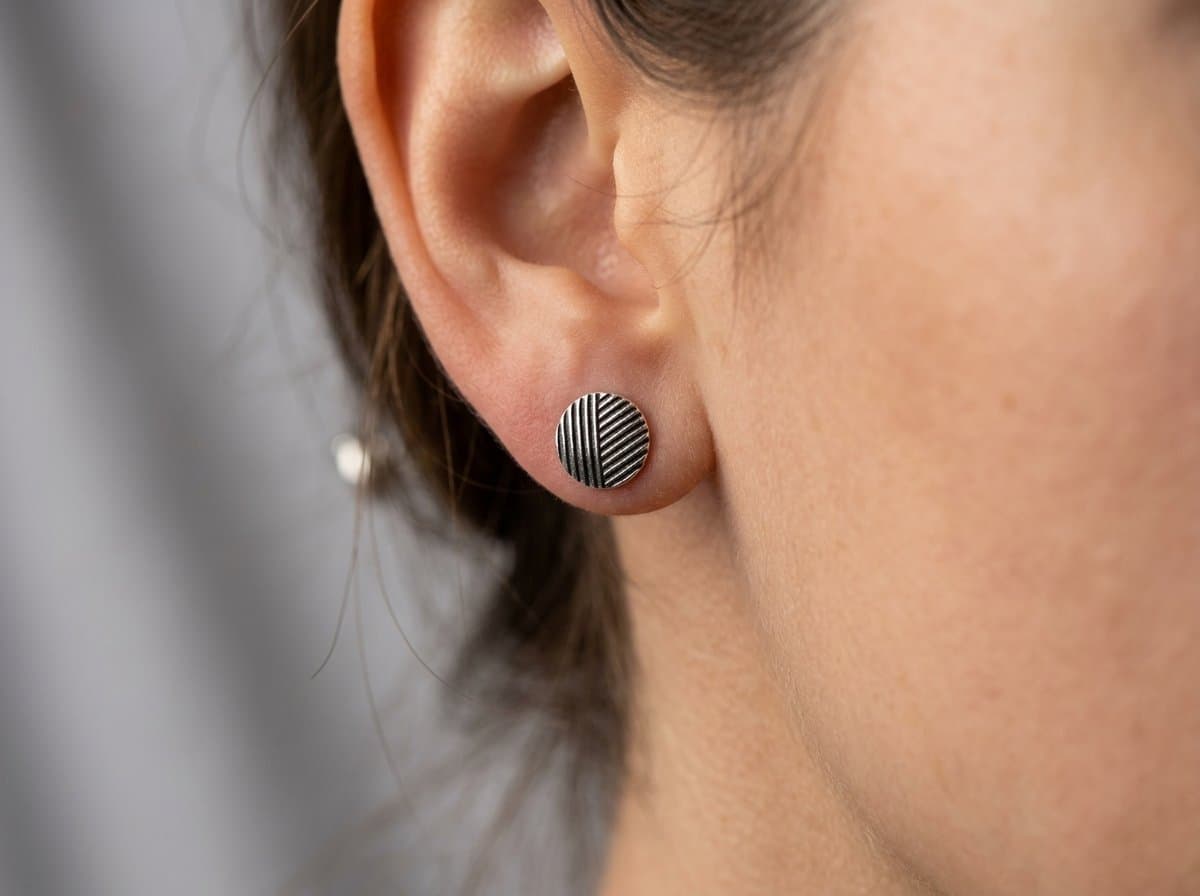 Minimal Stripe Pattern Stud Earrings